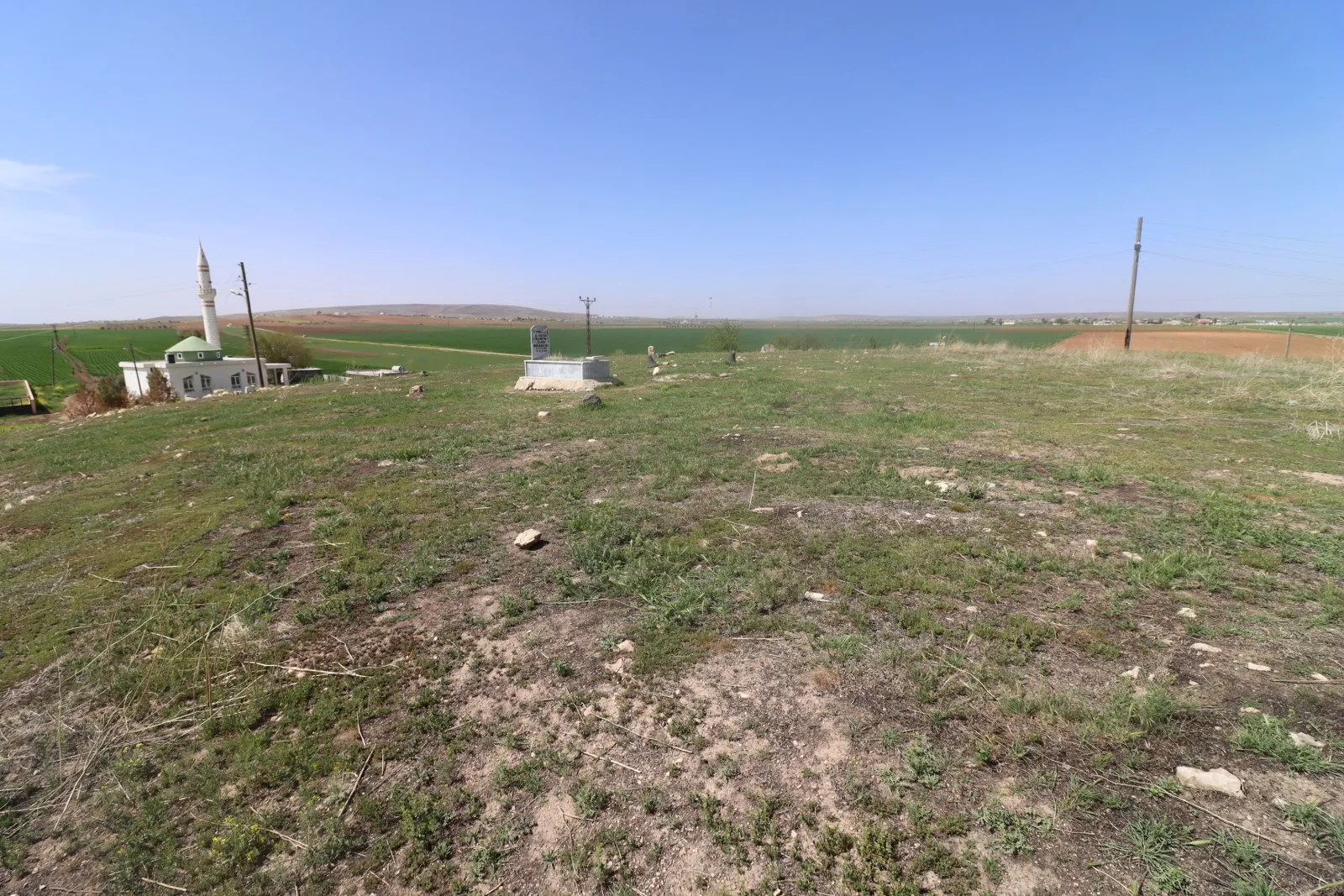 Höyüğün üstünden ova manzarası