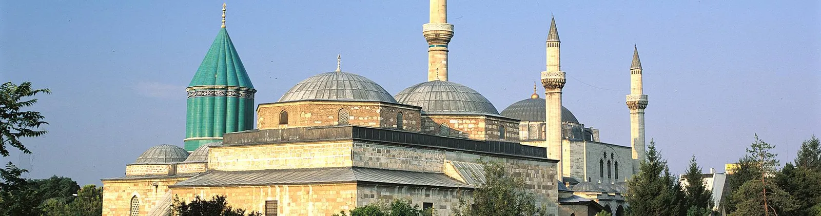 Kurşun kaplı kubbeler ve minareler