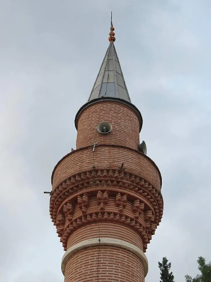 Tuğla minarenin şerefesi